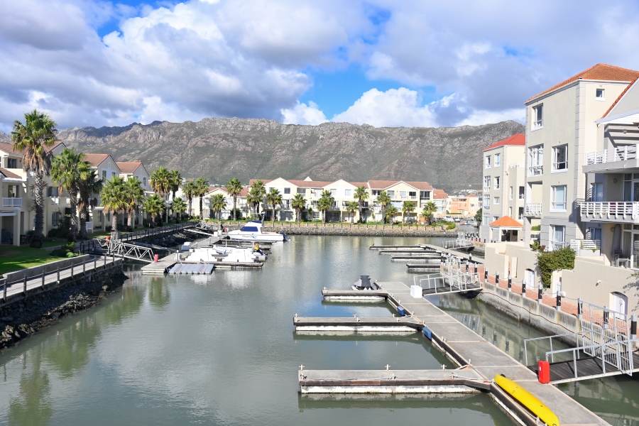 2 Bedroom Property for Sale in Harbour Island Western Cape